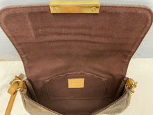 Load image into Gallery viewer, Louis Vuitton Favorite PM Monogram Clutch Crossbody Purse (SA4143)