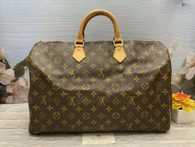 Load image into Gallery viewer, Louis Vuitton Speedy 40 Monogram Handbag Doctor Purse (AA3008)