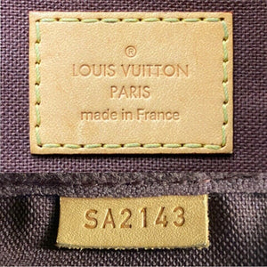 Louis Vuitton Favorite MM Monogram Clutch (SA2143)